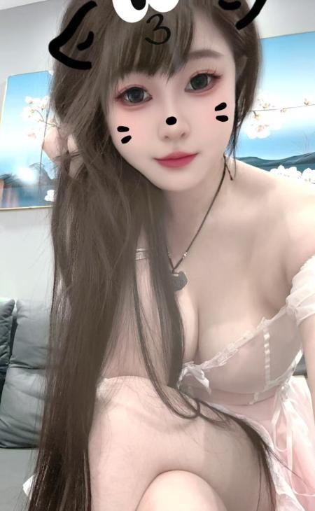 肤白貌美性感美胸国宝
