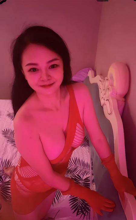 丰满D奶少妇静雯