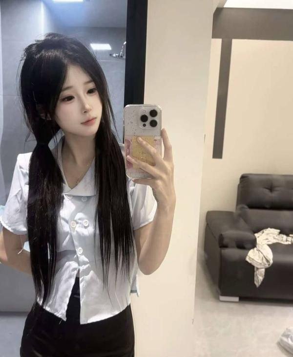 很嫩的精神小妹