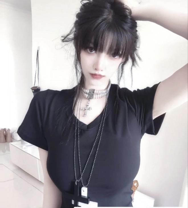 暗黑系嫩妹小怪
