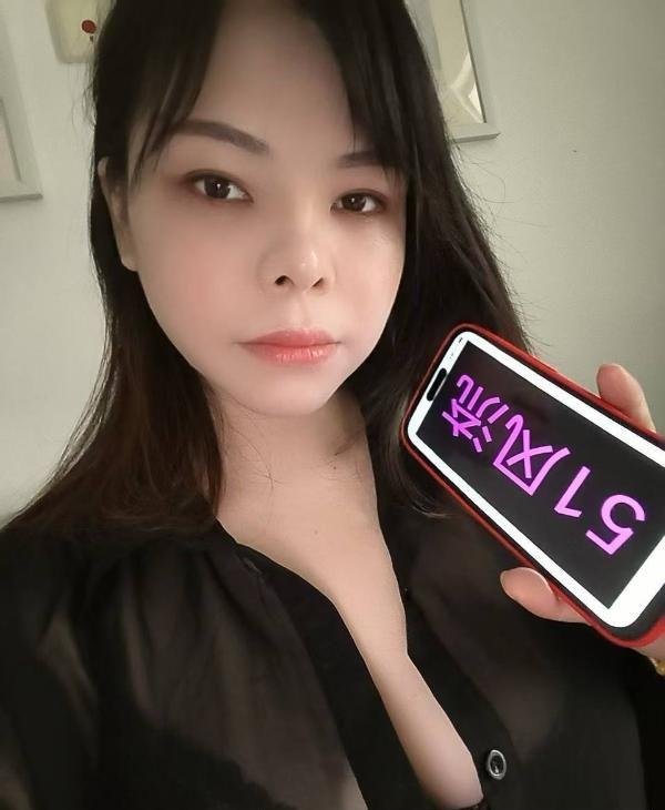 松江肤白爆乳唐珊珊