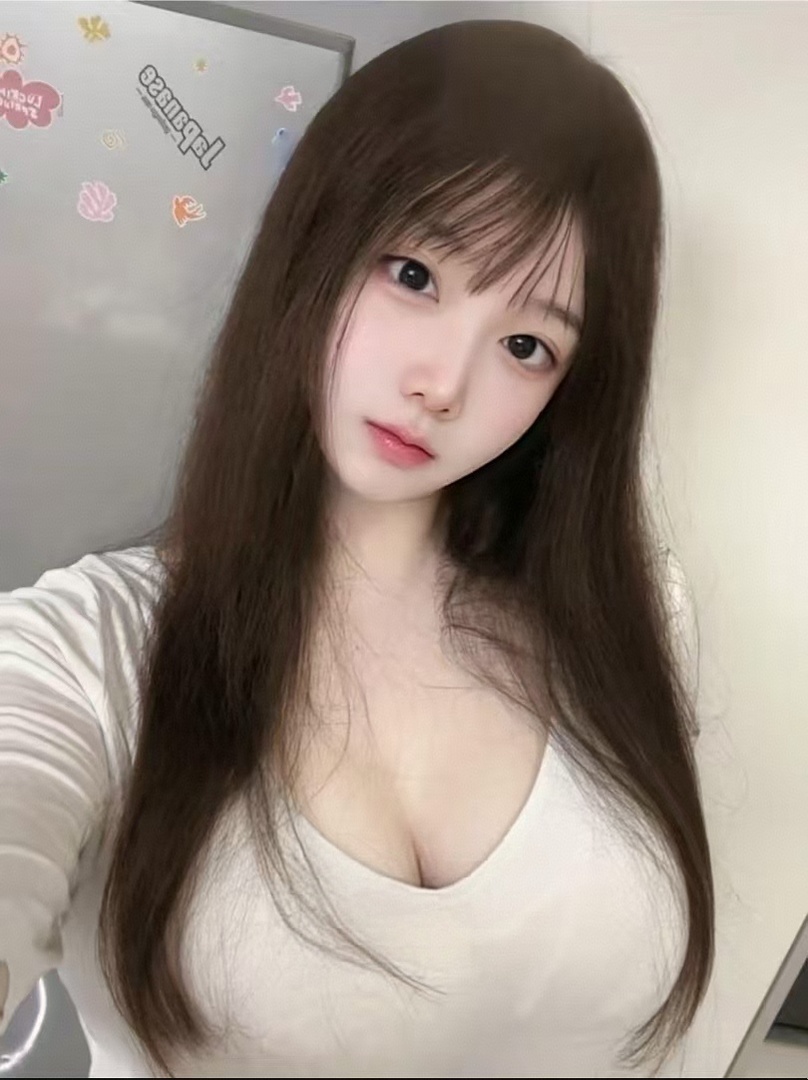 小店美乳翘臂少妇