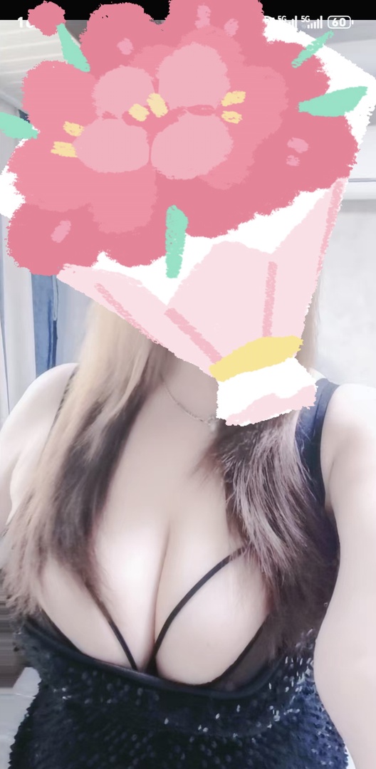 秦淮丰满爆乳