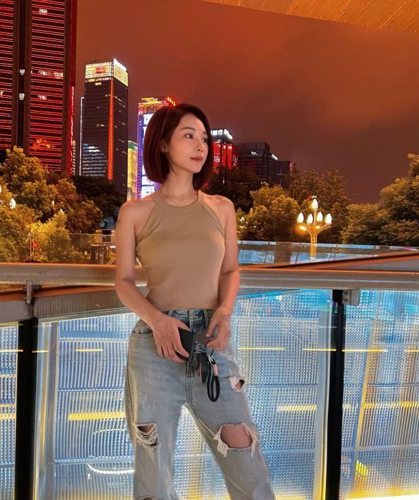 短发健身御姐